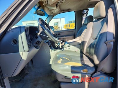 Zdjęcie 7 z 13 samochodu: 2004 CHEVROLET SUBURBAN C1500 VIN:3GNEC16Z44G118912 - miniatura