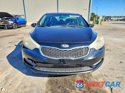 Piąte zdjęcie samochodu w środku: 2016 KIA FORTE LX VIN:KNAFK4A63G5487039 - miniatura