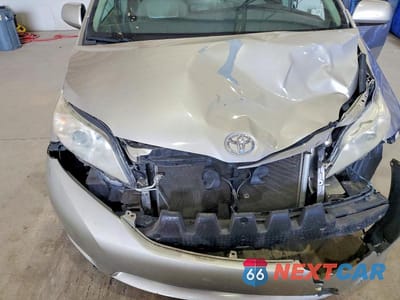 Zdjęcie 12 z 13 samochodu: 2015 TOYOTA SIENNA XLE VIN:5TDYK3DC7FS605609 - miniatura