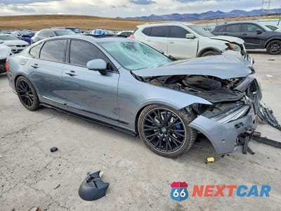 Czwarte zdjęcie samochodu z boku: 2017 VOLVO S90 VIN:YV1A22ML2H1001553 - miniatura