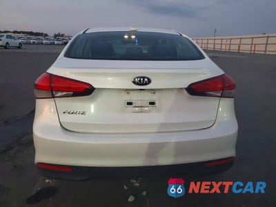 Zdjęcie 6 z 14 samochodu: 2018 KIA FORTE LX VIN:3KPFL4A73JE178403 - miniatura