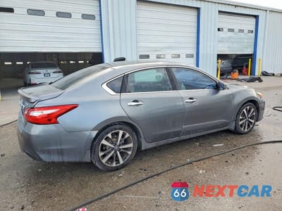 Trzecie zdjęcie samochodu z tyłu: 2016 NISSAN ALTIMA 2.5 SR VIN:1N4AL3AP3GC180338 - miniatura