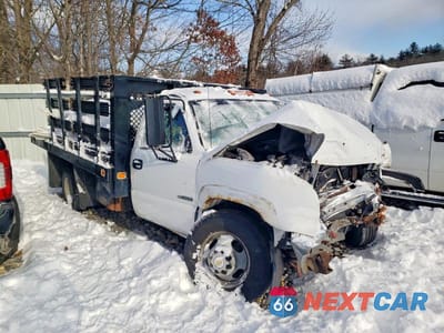 Czwarte zdjęcie samochodu z boku: 2003 CHEVROLET SILVERADO FLATBED TRUCK VIN:1GBJC34U03E304919 - miniatura