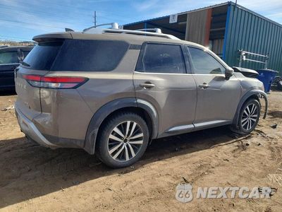 Trzecie zdjęcie samochodu z tyłu: 2023 NISSAN PATHFINDER PLATINUM VIN:5N1DR3DK7PC265734 - miniatura