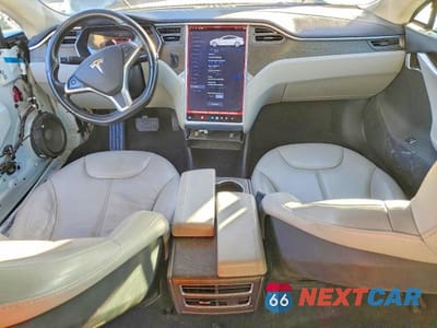 Zdjęcie 8 z 12 samochodu: 2014 TESLA MODEL S VIN:5YJSA1H11EFP57345 - miniatura