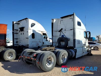 Czwarte zdjęcie samochodu z boku: 2018 VOLVO VNL SEMI TRUCK VIN:4V4NC9EHXJN899555 - miniatura