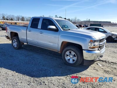 Czwarte zdjęcie samochodu z boku: 2018 CHEVROLET SILVERADO K1500 LT VIN:1GCVKREH0JZ362829 - miniatura