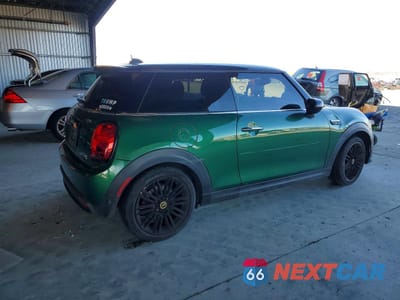 Trzecie zdjęcie samochodu z tyłu: 2022 MINI COOPER SE VIN:WMW13DJ02N2S08097 - miniatura