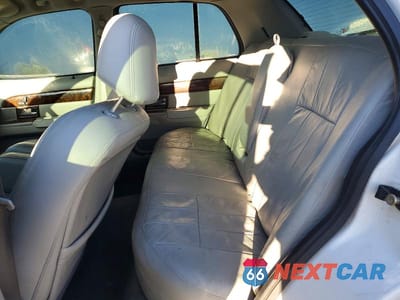 Zdjęcie 10 z 11 samochodu: 2005 MERCURY GRAND MARQUIS LS VIN:2MEFM75WX5X631415 - miniatura