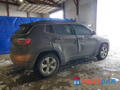 Trzecie zdjęcie samochodu z tyłu: 2021 JEEP COMPASS LATITUDE VIN:3C4NJCBB0MT581026 - miniatura