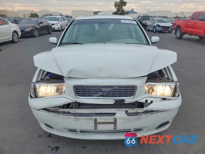 Piąte zdjęcie samochodu w środku: 2004 VOLVO S80 2.5T VIN:YV1TS59H741381899 - miniatura