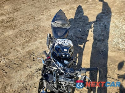 Piąte zdjęcie samochodu w środku: 2024 YAMAHA YZFR3 A VIN:MH3RH18Y4RK017208 - miniatura