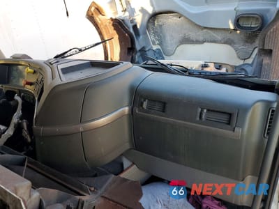 Piąte zdjęcie samochodu w środku: 2024 VOLVO VN VNL VIN:4V4NC9EH1RN633305 - miniatura
