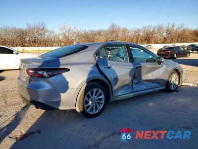 Trzecie zdjęcie samochodu z tyłu: 2023 TOYOTA CAMRY LE VIN:4T1C11AK1PU186839 - miniatura