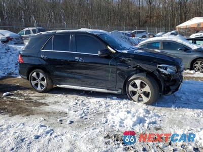 Czwarte zdjęcie samochodu z boku: 2017 MERCEDES-BENZ GLE 350 4MATIC VIN:4JGDA5HB4HA846411 - miniatura