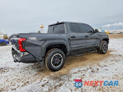 Trzecie zdjęcie samochodu z tyłu: 2024 TOYOTA TACOMA DOUBLE CAB VIN:3TMLB5JN4RM055074 - miniatura