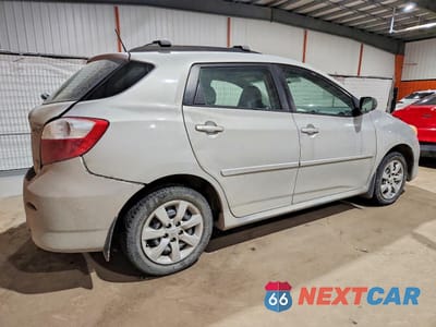 Trzecie zdjęcie samochodu z tyłu: 2011 TOYOTA COROLLA MATRIX S VIN:2T1LE4EE4BC019833 - miniatura