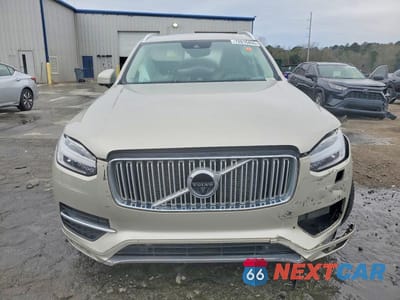 Piąte zdjęcie samochodu w środku: 2017 VOLVO XC90 T6 VIN:YV4A22PL1H1139373 - miniatura
