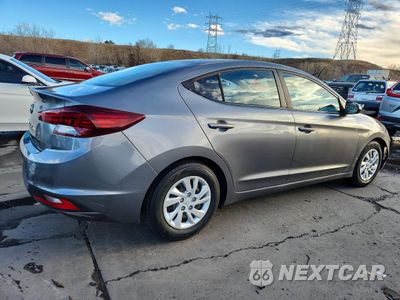 Trzecie zdjęcie samochodu z tyłu: 2019 HYUNDAI ELANTRA SE VIN:5NPD74LF4KH492915 - miniatura