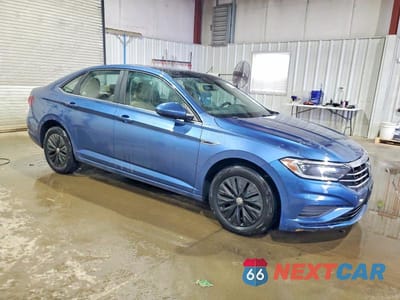 Czwarte zdjęcie samochodu z boku: 2019 VOLKSWAGEN JETTA SEL VIN:3VWE57BU7KM067420 - miniatura