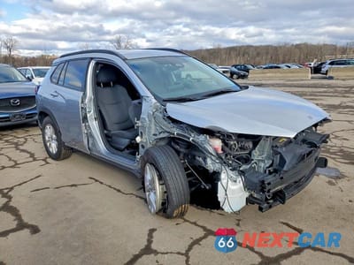 Czwarte zdjęcie samochodu z boku: 2024 TOYOTA COROLLA CROSS LE VIN:7MUCAAAG0RV089595 - miniatura