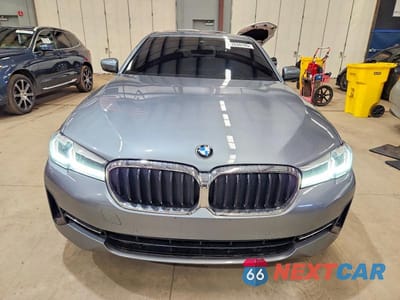 Piąte zdjęcie samochodu w środku: 2021 BMW 530E VIN:WBA13AG00MCG44089 - miniatura