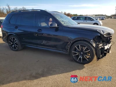 Czwarte zdjęcie samochodu z boku: 2021 BMW X7 XDRIVE40I VIN:5UXCW2C07M9F68042 - miniatura