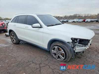 Czwarte zdjęcie samochodu z boku: 2018 MERCEDES-BENZ GLC 300 4MATIC VIN:WDC0G4KB2JV053170 - miniatura