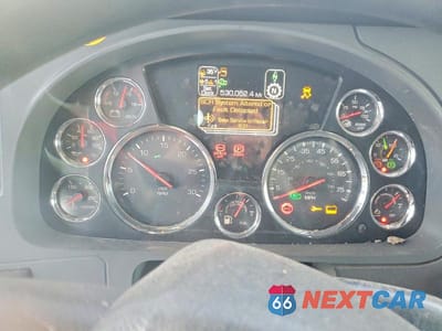 Zdjęcie 8 z 10 samochodu: 2020 KENWORTH CONSTRUCTION T680 VIN:1XKYD49X7LJ392427 - miniatura