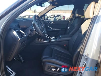 Zdjęcie 7 z 14 samochodu: 2025 BMW X7 M60I VIN:5UX33EM06S9X01439 - miniatura
