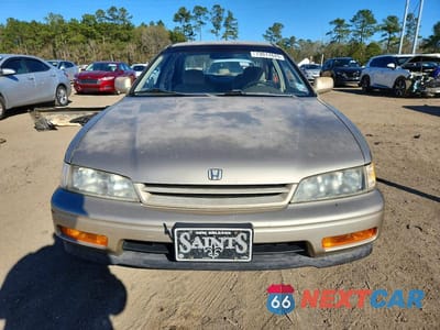 Piąte zdjęcie samochodu w środku: 1995 HONDA ACCORD LX VIN:JHMCD5632SC047658 - miniatura