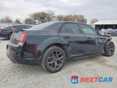 Trzecie zdjęcie samochodu z tyłu: 2023 CHRYSLER 300 S VIN:2C3CCABT2PH556256 - miniatura