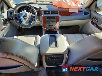 Zdjęcie 8 z 14 samochodu: 2009 CHEVROLET SUBURBAN C1500 LT VIN:1GNFC26049R186405 - miniatura