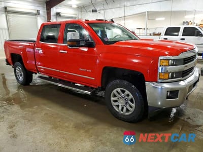 Czwarte zdjęcie samochodu z boku: 2017 CHEV SILVERADO VIN:1GC1KWEG3HF198637 - miniatura
