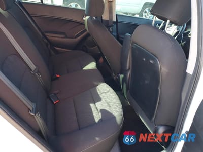 Zdjęcie 10 z 12 samochodu: 2016 KIA FORTE LX VIN:KNAFK4A69G5615686 - miniatura