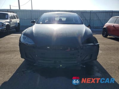 Piąte zdjęcie samochodu w środku: 2015 TESLA MODEL S P85D VIN:5YJSA1H46FF085360 - miniatura