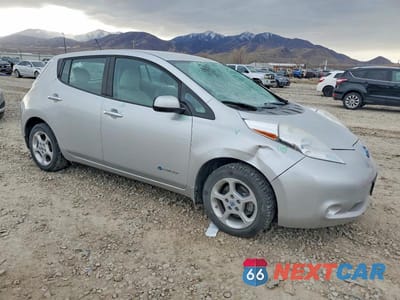 Czwarte zdjęcie samochodu z boku: 2014 NISSAN LEAF S VIN:1N4AZ0CP9EC338673 - miniatura