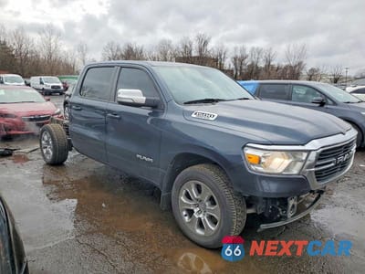 Czwarte zdjęcie samochodu z boku: 2021 RAM TRUCKS 1500 BIG HORN/LONE STAR VIN:1C6SRFMTXMN546181 - miniatura