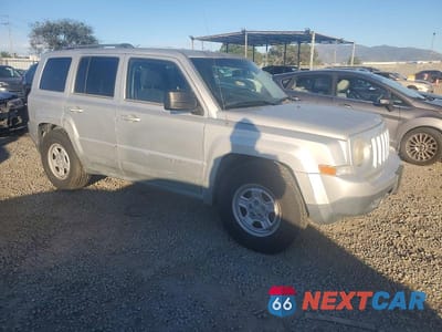 Czwarte zdjęcie samochodu z boku: 2011 JEEP PATRIOT SPORT VIN:1J4NT1GA2BD170349 - miniatura