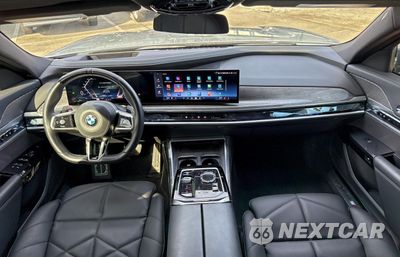 Zdjęcie 9 z 14 samochodu: 2023 BMW 740 I VIN:WBA23EH00PCM28450 - miniatura