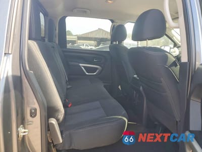 Zdjęcie 10 z 14 samochodu: 2018 NISSAN TITAN SV VIN:1N6AA1E69JN545152 - miniatura