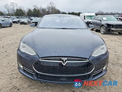 Piąte zdjęcie samochodu w środku: 2016 TESLA MODEL S VIN:5YJSA1E25GF123844 - miniatura
