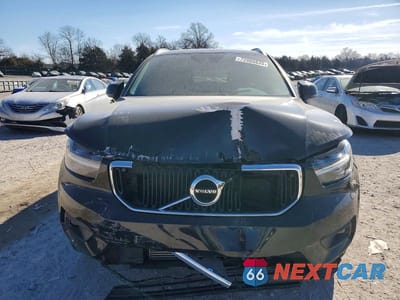 Piąte zdjęcie samochodu w środku: 2021 VOLVO XC40 T5 MOMENTUM VIN:YV4162UK8M2600508 - miniatura