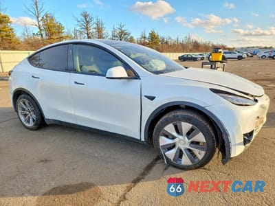 Czwarte zdjęcie samochodu z boku: 2024 TESLA MODEL Y VIN:7SAYGDEE8RA250921 - miniatura