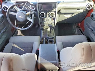 Zdjęcie 8 z 13 samochodu: 2010 JEEP WRANGLER UNLIMITED SAHARA VIN:1J4HA5H11AL196650 - miniatura