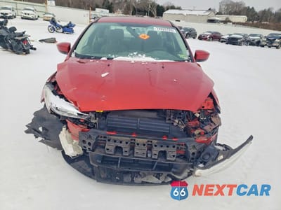 Piąte zdjęcie samochodu w środku: 2018 FORD FOCUS SE VIN:1FADP3F22JL291887 - miniatura