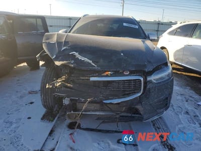 Piąte zdjęcie samochodu w środku: 2018 VOLVO XC60 T6 R-DESIGN VIN:YV4A22RM7J1025826 - miniatura