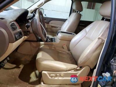 Zdjęcie 7 z 13 samochodu: 2011 CHEVROLET SUBURBAN C1500 LT VIN:1GNSCJE05BR181780 - miniatura