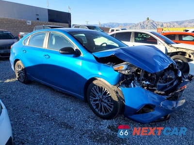 Czwarte zdjęcie samochodu z boku: 2022 KIA FORTE GT LINE VIN:3KPF54AD6NE433213 - miniatura