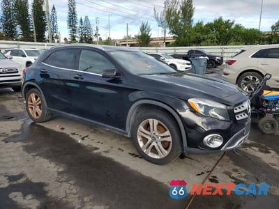 Czwarte zdjęcie samochodu z boku: 2019 MERCEDES-BENZ GLA 250 4MATIC VIN:WDCTG4GB5KU017258 - miniatura